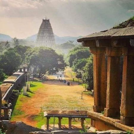 Om Shanti Om Home Stay & Cafe Hampi Dış mekan fotoğraf