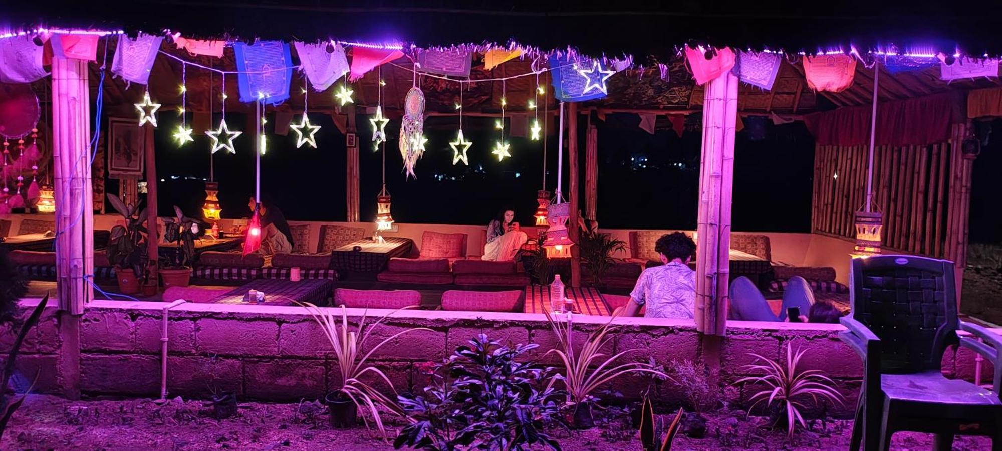 Om Shanti Om Home Stay & Cafe Hampi Dış mekan fotoğraf