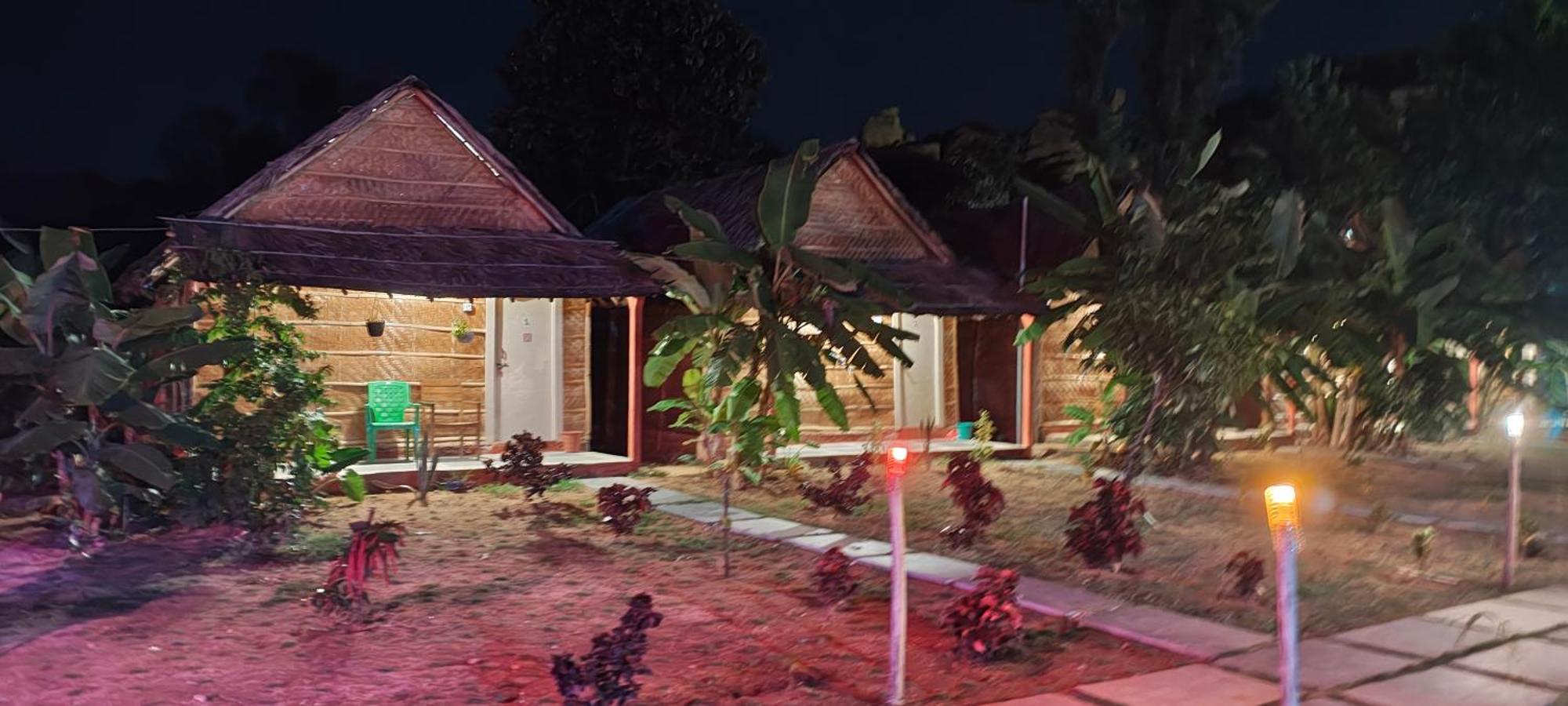 Om Shanti Om Home Stay & Cafe Hampi Dış mekan fotoğraf
